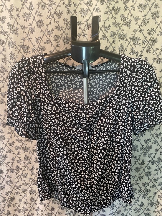 Elodie Tops - Elodie Black and White Leopard Print Puff Sleeve Blouse